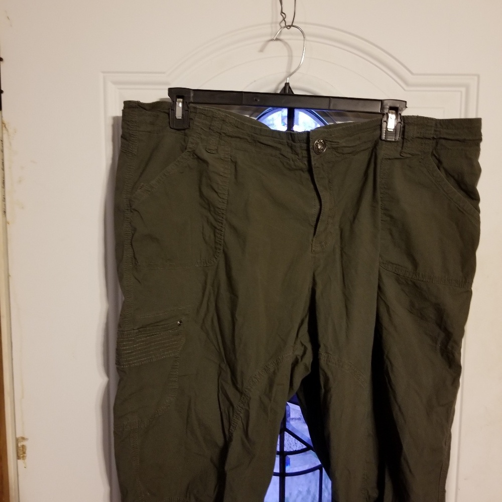 22w olive capri